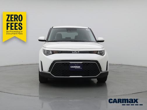 White 2025 Kia Soul LX