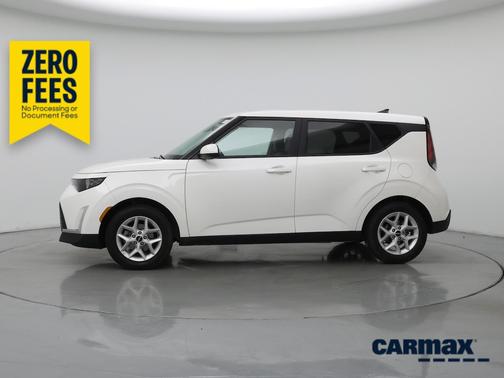 White 2025 Kia Soul LX