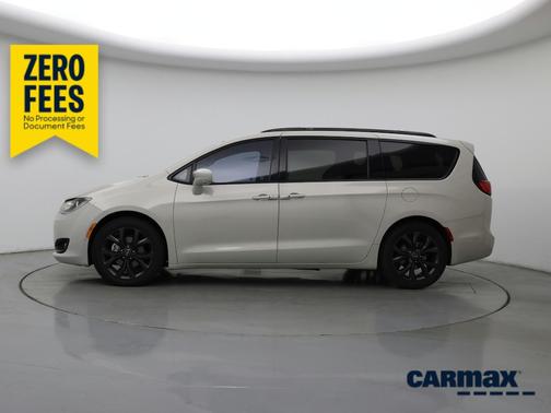 White 2019 Chrysler Pacifica Touring L Plus