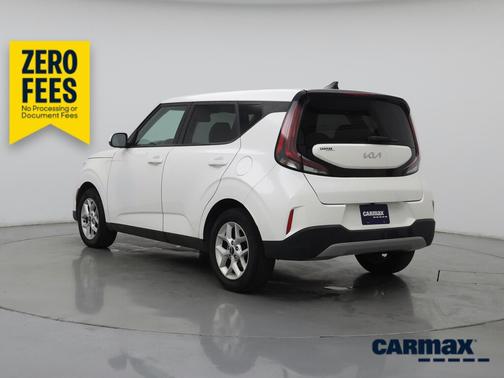 White 2023 Kia Soul LX