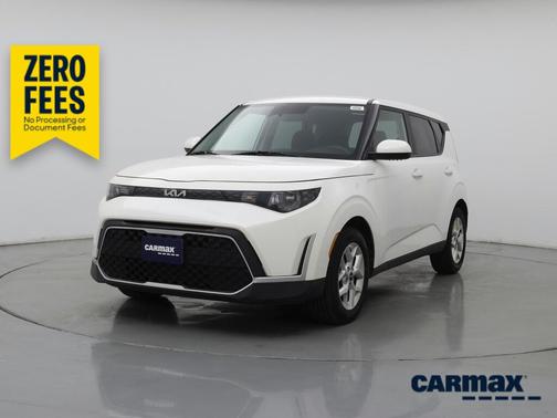 White 2023 Kia Soul LX