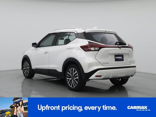 White 2022 Nissan Kicks SV