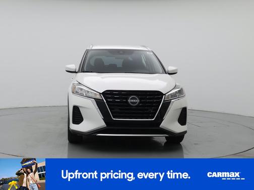 White 2022 Nissan Kicks SV