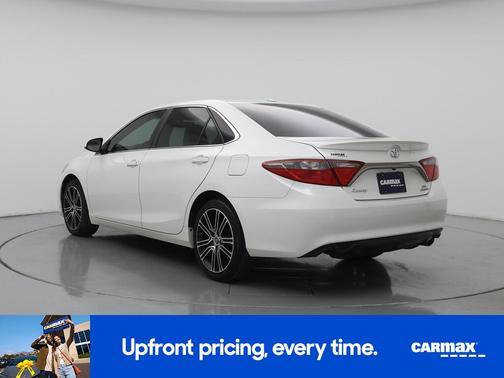 White 2016 Toyota Camry SE