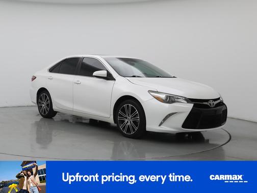 White 2016 Toyota Camry SE