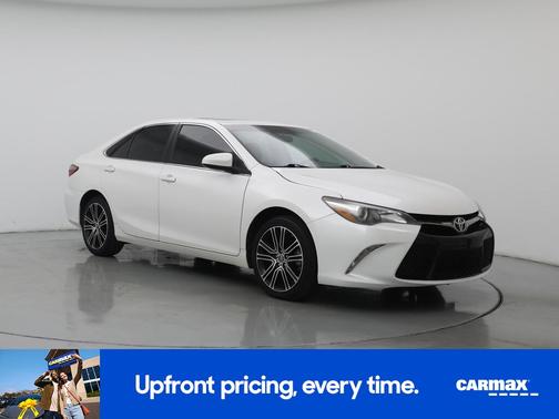 White 2016 Toyota Camry SE