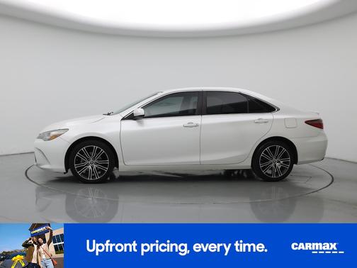 White 2016 Toyota Camry SE