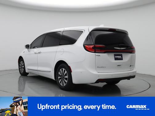 White 2022 Chrysler Pacifica Hybrid Limited
