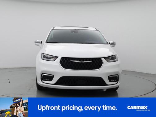 White 2022 Chrysler Pacifica Hybrid Limited