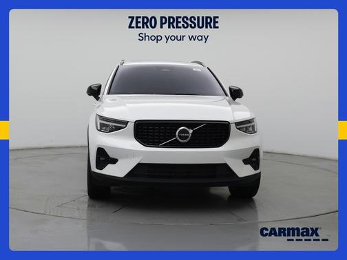 White 2025 Volvo XC40 B5 Plus Dark Theme