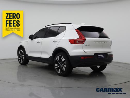White 2025 Volvo XC40 B5 Plus Dark Theme
