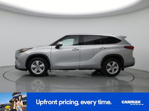 Silver 2022 Toyota Highlander Hybrid LE