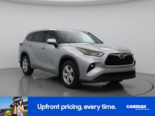 Silver 2022 Toyota Highlander Hybrid LE