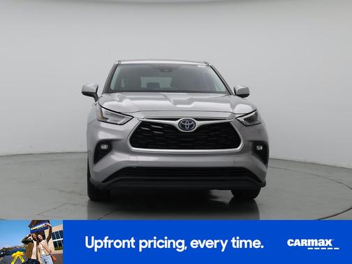 Silver 2022 Toyota Highlander Hybrid LE