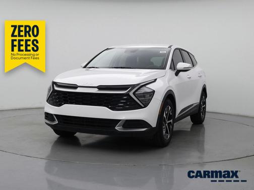 White 2024 Kia Sportage EX