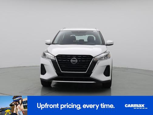 White 2023 Nissan Kicks SV