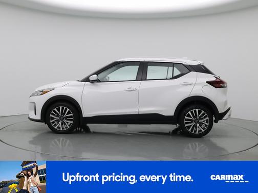 White 2023 Nissan Kicks SV