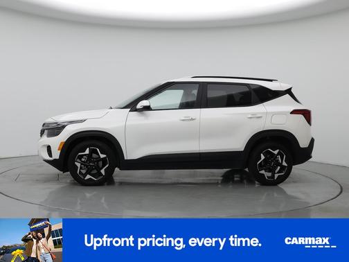 White 2025 Kia Seltos S