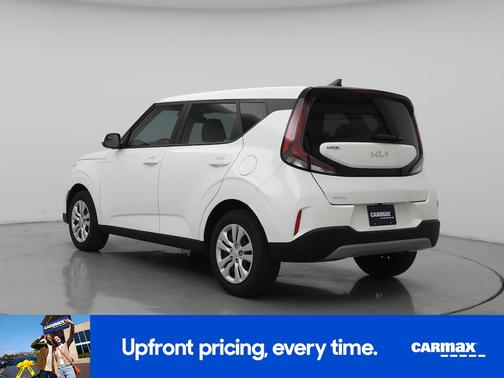 White 2025 Kia Soul LX