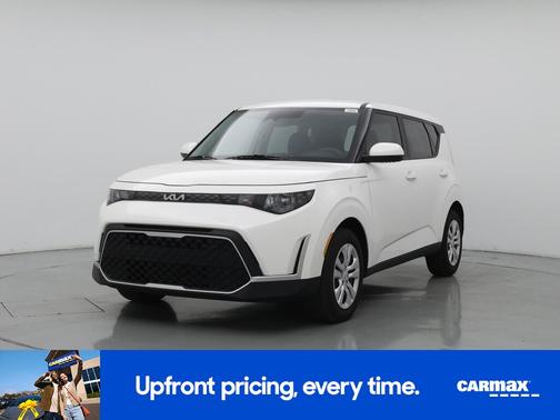 White 2025 Kia Soul LX