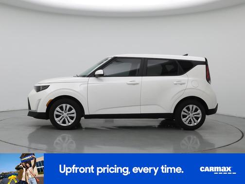 White 2025 Kia Soul LX