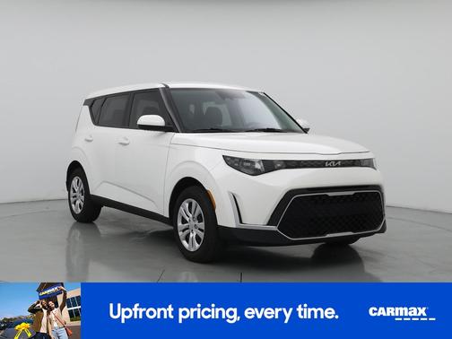 White 2025 Kia Soul LX