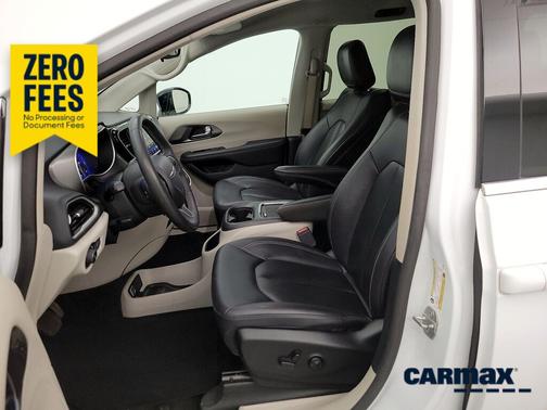 White 2024 Chrysler Pacifica Touring L