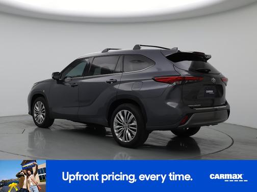 Gray 2023 Toyota Highlander Platinum