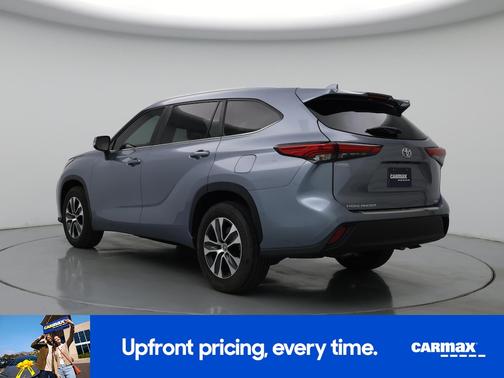 Silver 2023 Toyota Highlander XLE