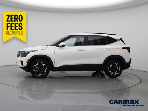 White 2024 Kia Seltos EX