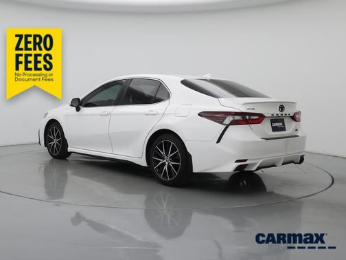 White 2024 Toyota Camry SE