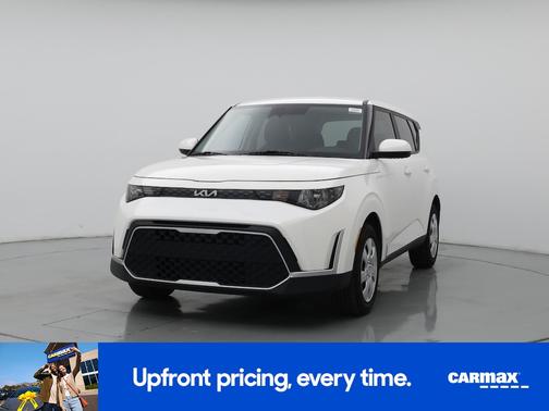 White 2025 Kia Soul LX