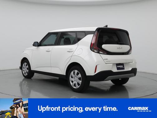 White 2025 Kia Soul LX