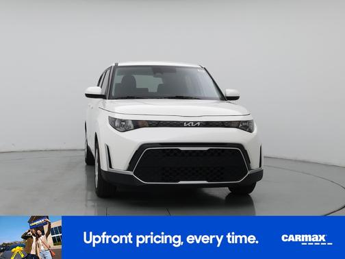 White 2025 Kia Soul LX