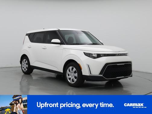 White 2025 Kia Soul LX