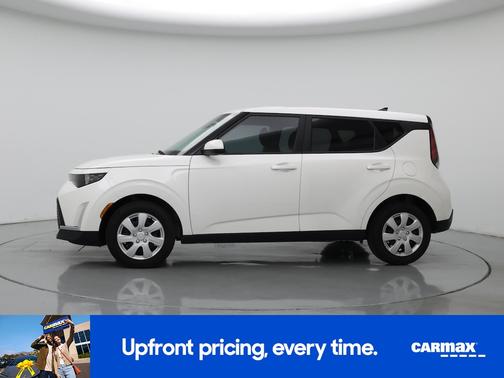 White 2025 Kia Soul LX