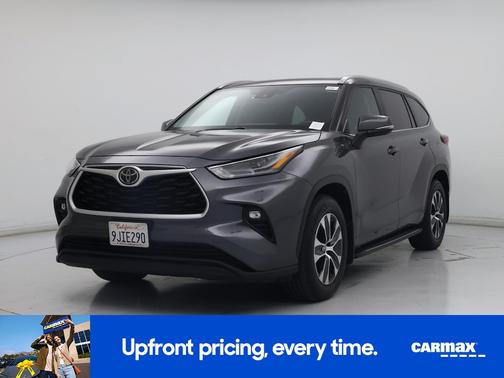 Gray 2023 Toyota Highlander XLE