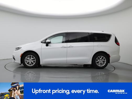 White 2023 Chrysler Pacifica Touring L