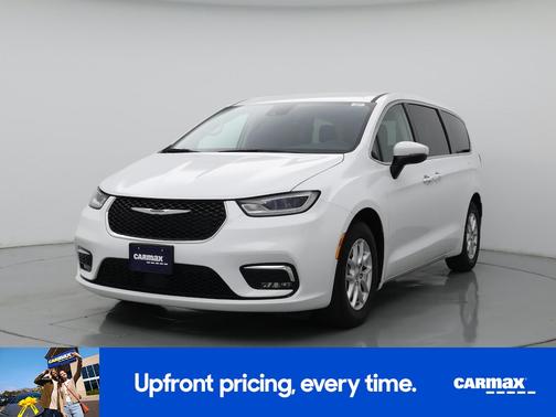 White 2023 Chrysler Pacifica Touring L