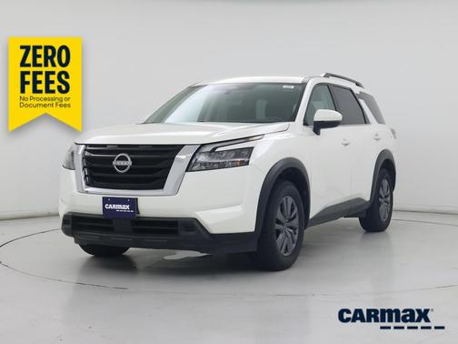 White 2024 Nissan Pathfinder SV