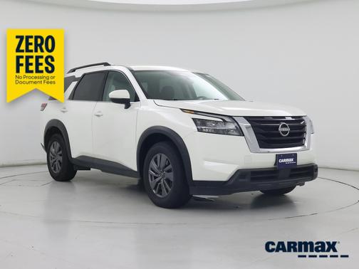 White 2024 Nissan Pathfinder SV