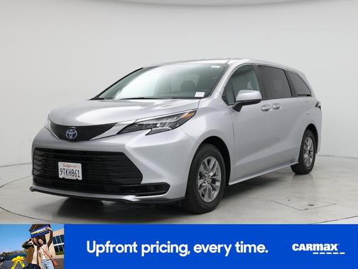 2025 Toyota Sienna LE