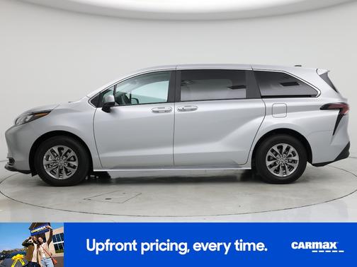 2025 Toyota Sienna LE