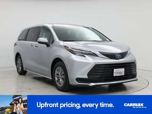 2025 Toyota Sienna LE