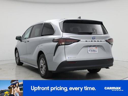 2025 Toyota Sienna LE