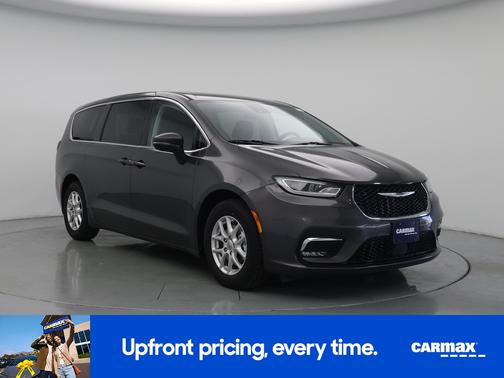 Gray 2023 Chrysler Pacifica Touring L