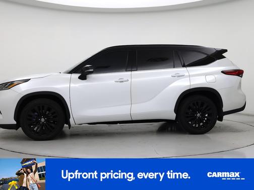 White 2023 Toyota Highlander Platinum