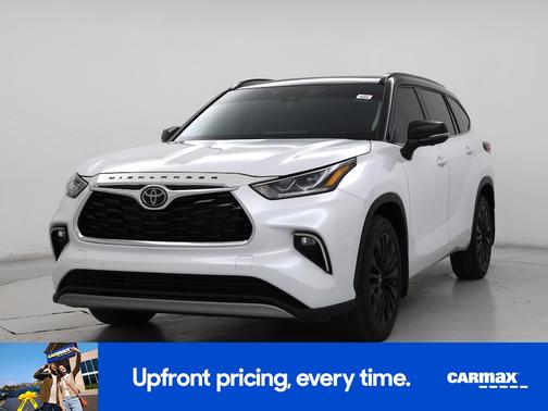 White 2023 Toyota Highlander Platinum