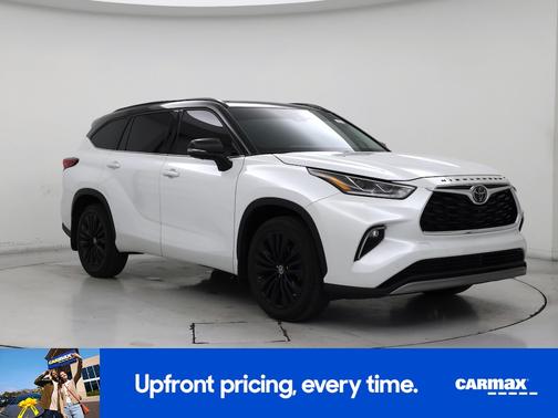 White 2023 Toyota Highlander Platinum