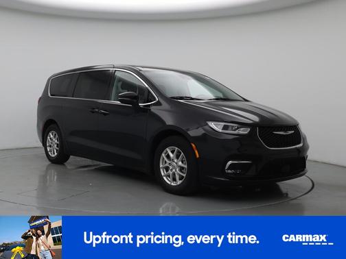 Black 2023 Chrysler Pacifica Touring L